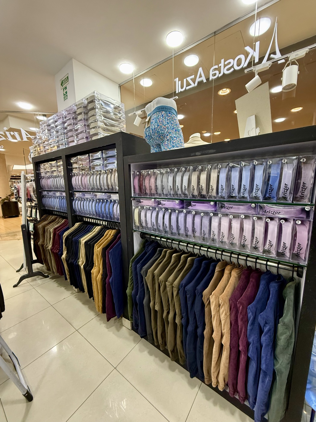 Sección Kosta Azul — variedad de colores en Almacenes Ariztor