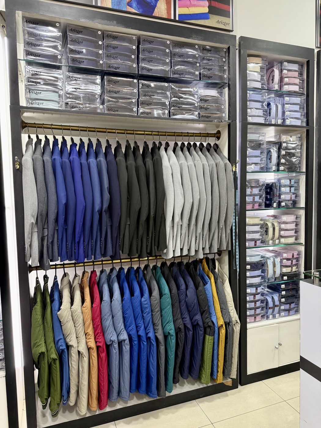 Chaquetas y sacos en expositor — Almacenes Ariztor