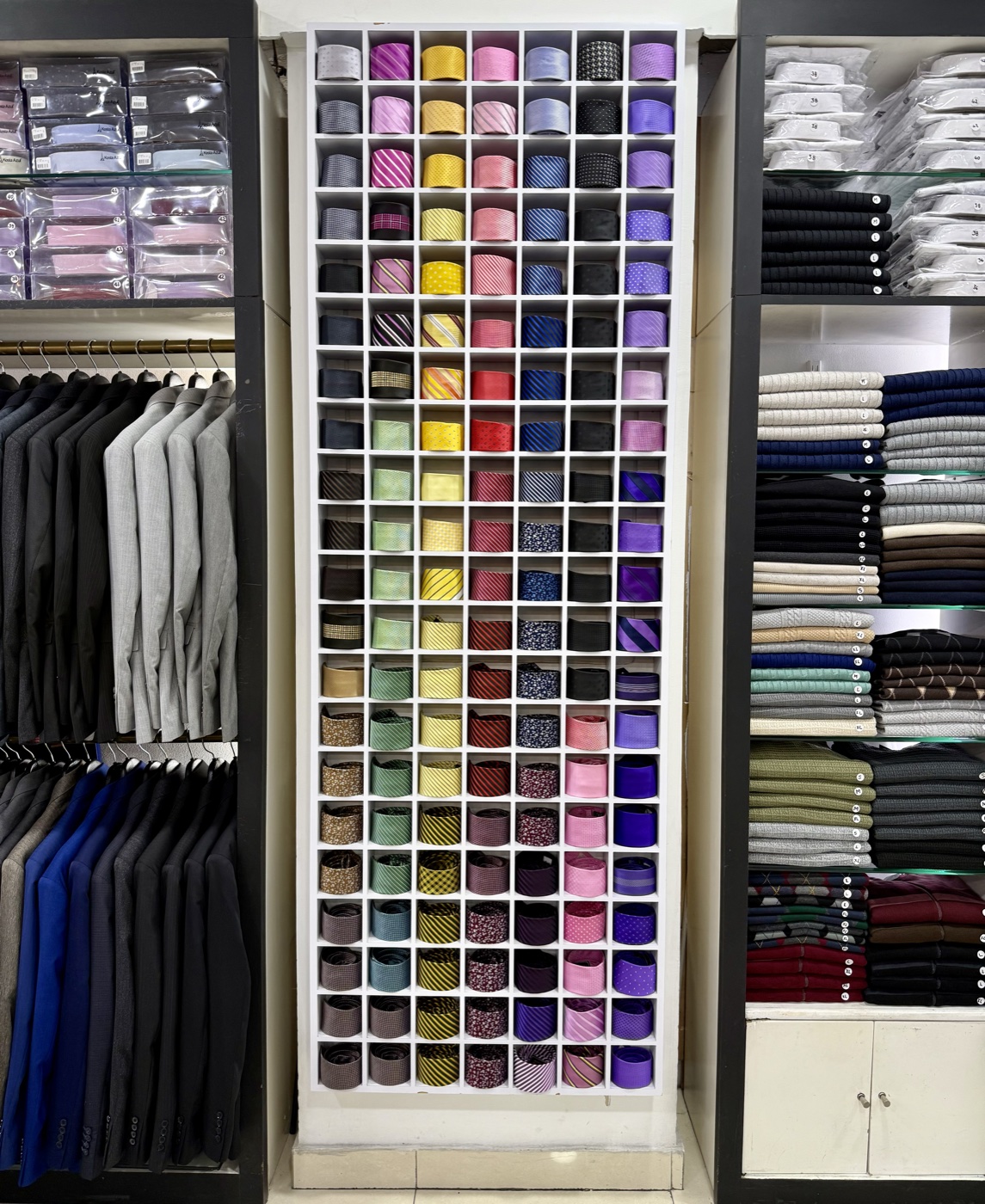 Expositor de corbatas — amplia colección de colores y diseños